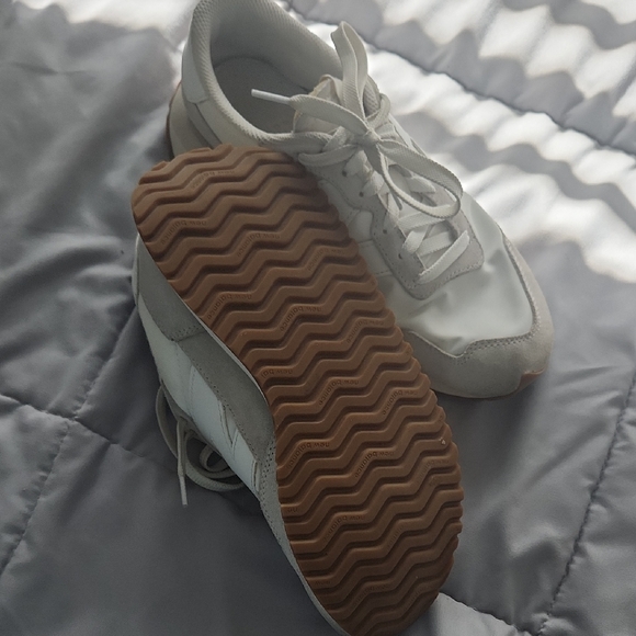 New Balance White and gray Athletic Shoes - Picture 3 of 3